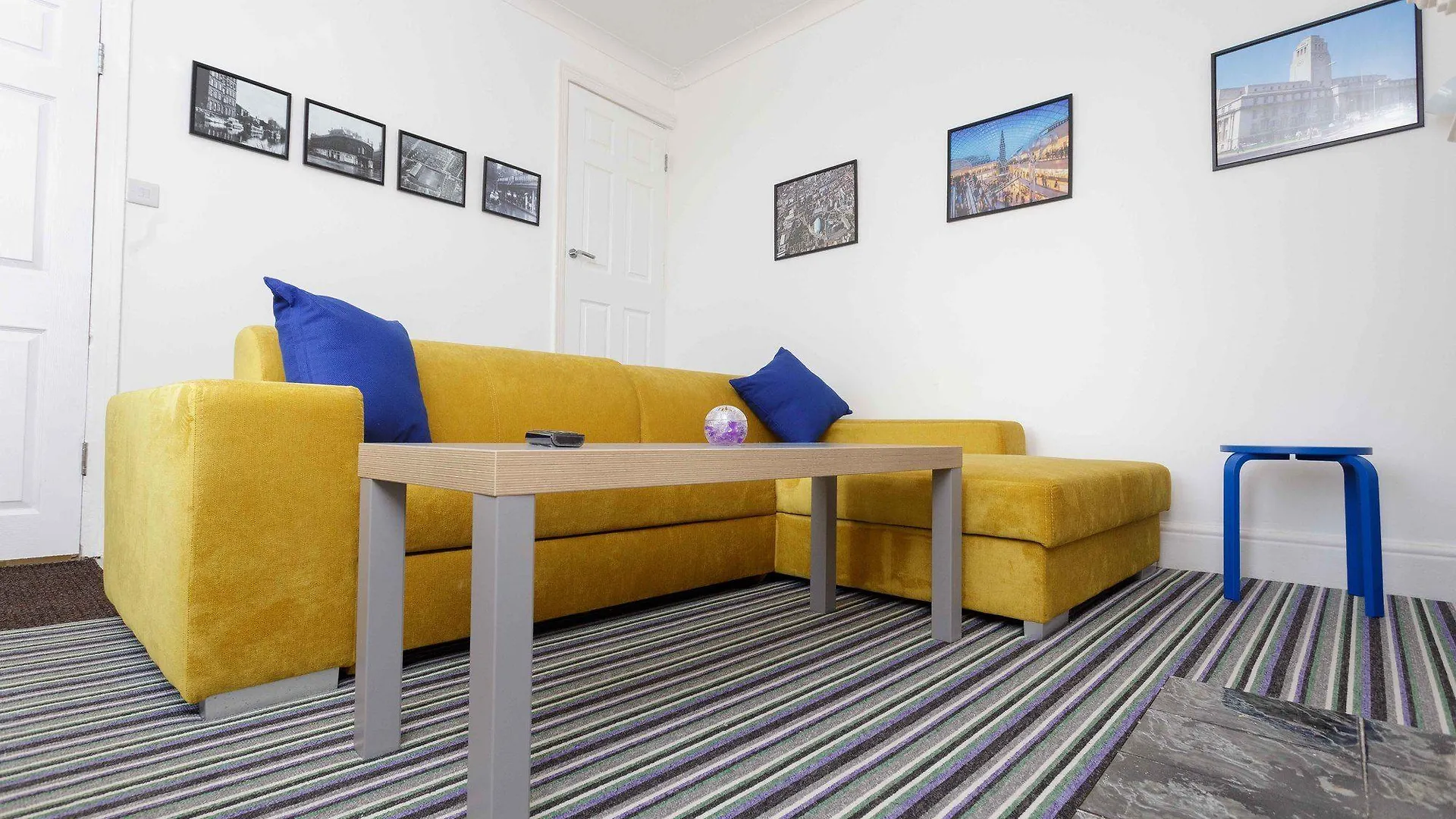 דירות לידס Copperfield House